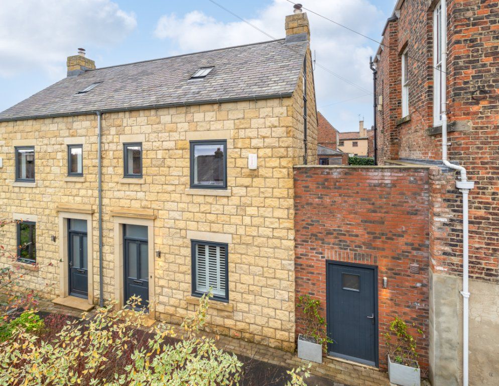3 bed semidetached house for sale in Kirkgate, Knaresborough, North