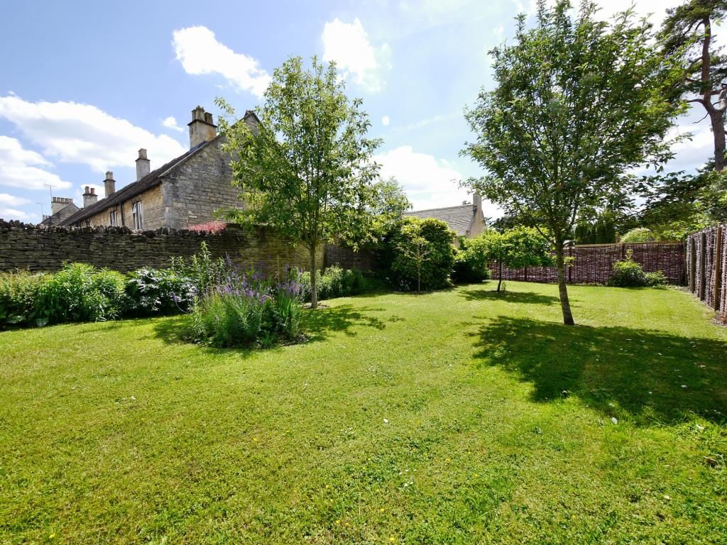 2 bed flat to rent in Lewis Lane, Cirencester GL7 Zoopla
