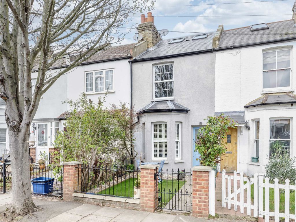 4 bed property for sale in St. Road, Richmond TW9, £895,000 Zoopla