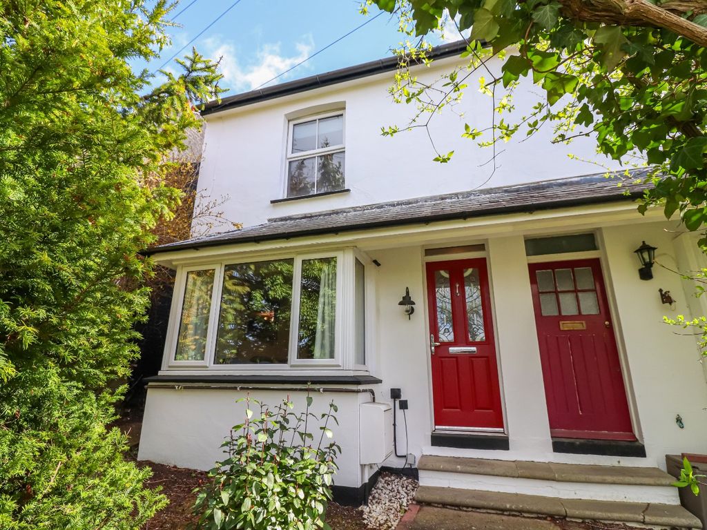 3 bed semidetached house for sale in Hivings Hill, Chesham