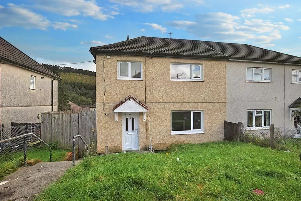 3 bed semidetached house for sale in 24 Greensway, Rhymney, Tredegar, Gwent NP22, £25,000 Zoopla