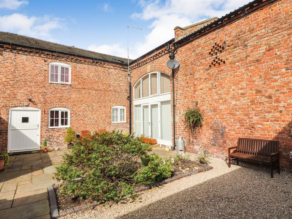 3 bed barn conversion for sale in Black Park, Chirk, Wrexham LL14, £