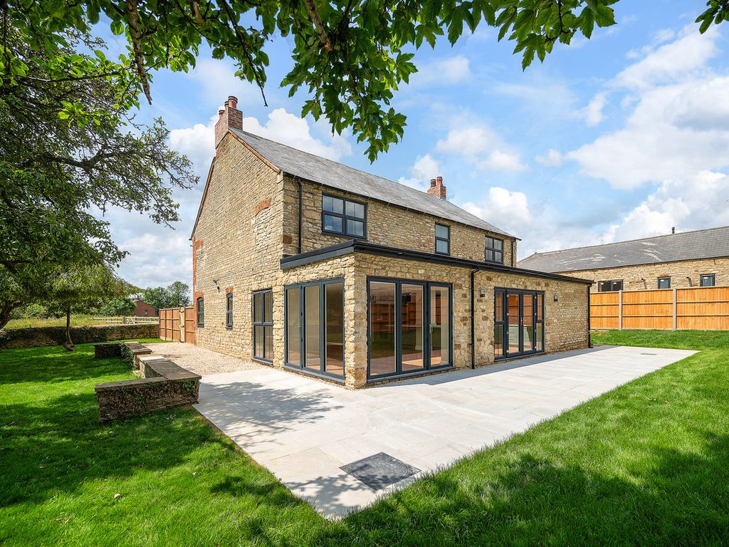 4 bed detached house for sale in Midland Road, Raunds NN9, £800,000