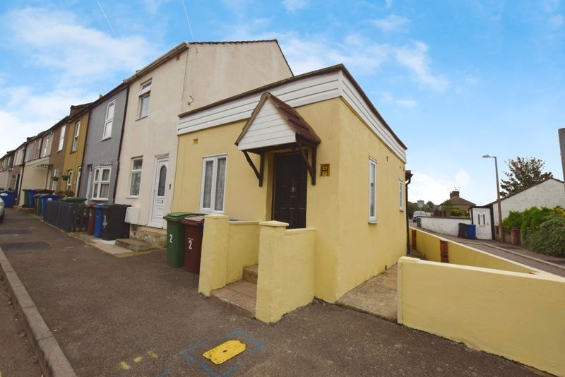 1 bed bungalow for sale in Wood Street, Grays RM17, £160,000 Zoopla