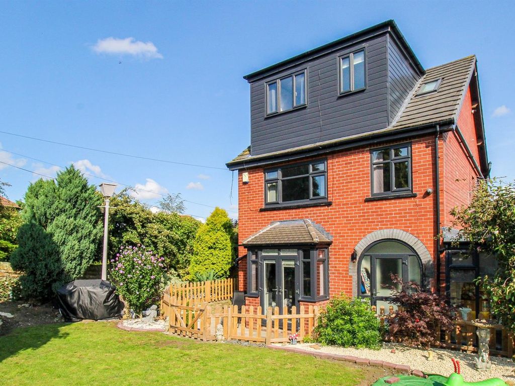 3 bed detached house for sale in Willow Lane, Alverthorpe, Wakefield