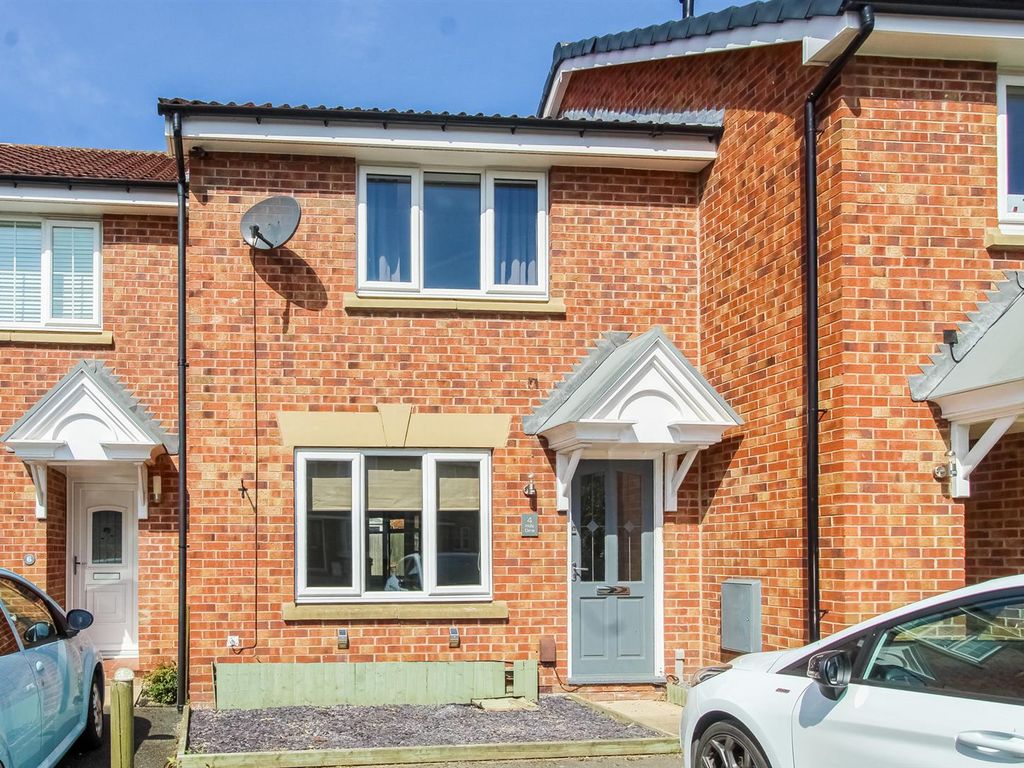 3 bed town house to rent in Holly Dene, Ossett WF5, £900 pcm Zoopla