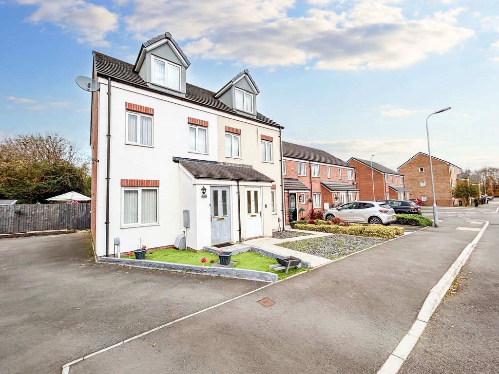 3 bed semidetached house for sale in Edmundsbury Road, Duffryn NP10, £