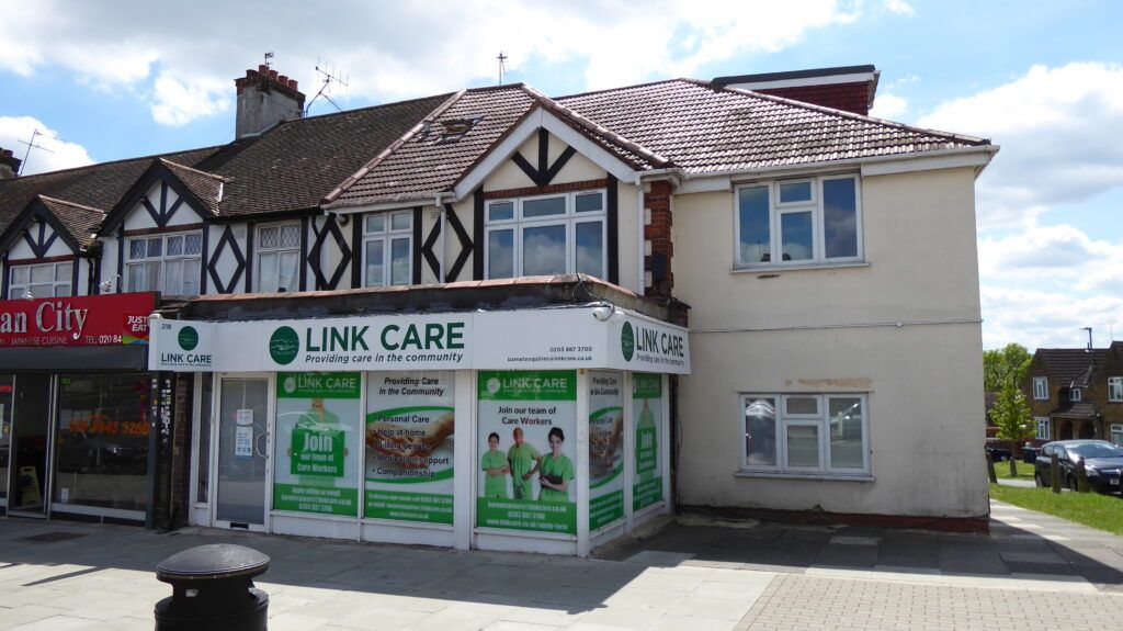 218 Woodhouse Road, London N12  