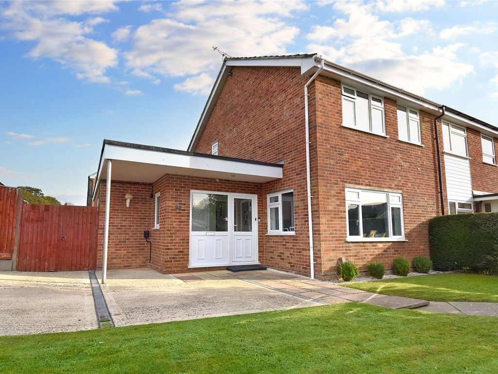 3 bed semidetached house for sale in Mansell Drive, Newbury RG14, £