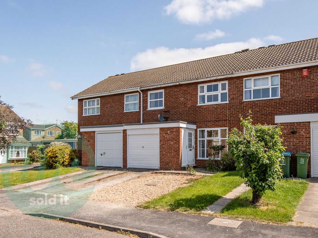 3 bed terraced house for sale in Hillary Close, Aylesbury