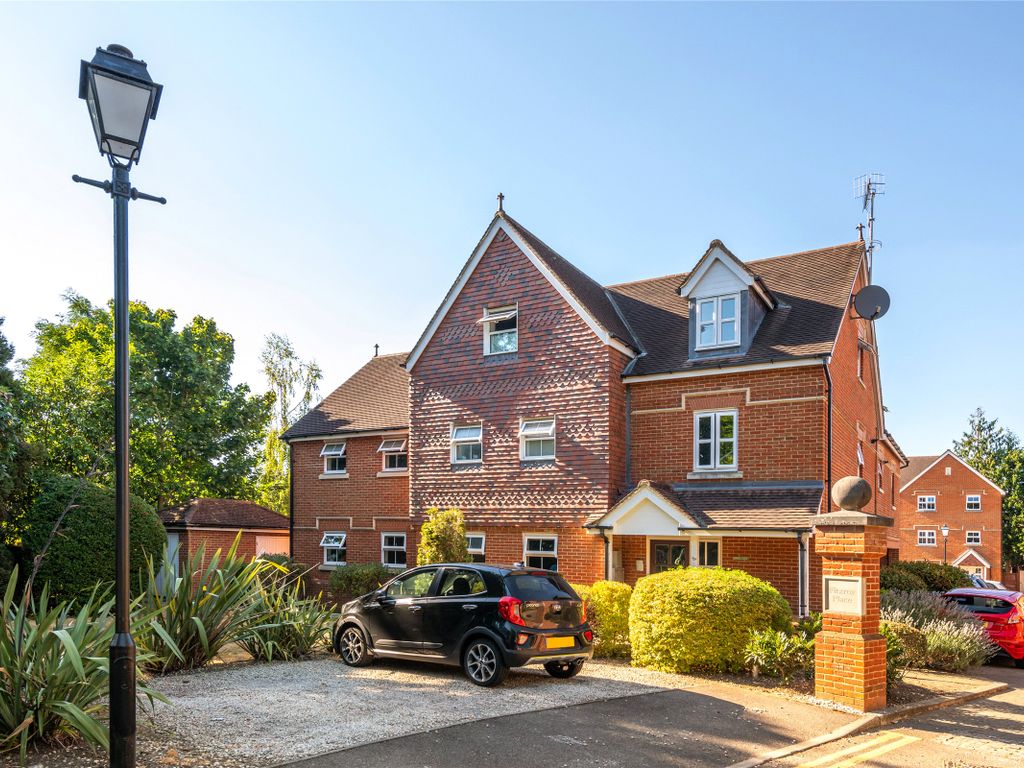 2 bed flat for sale in Fitzroy Place, Reigate RH2 Zoopla