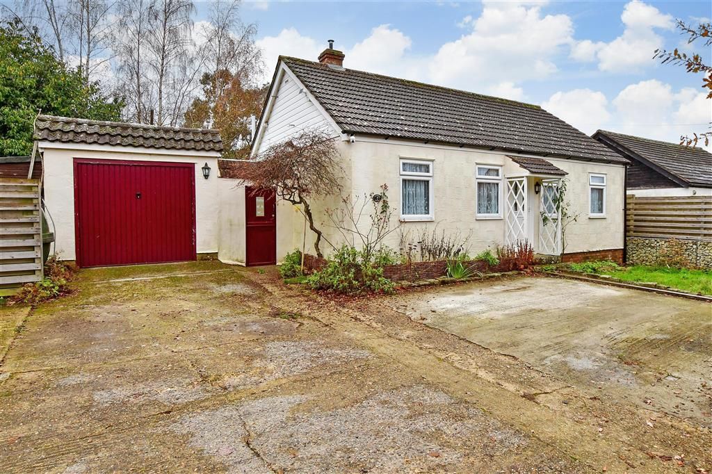 3 bed detached bungalow for sale in Furnace Lane, Horsmonden, Tonbridge