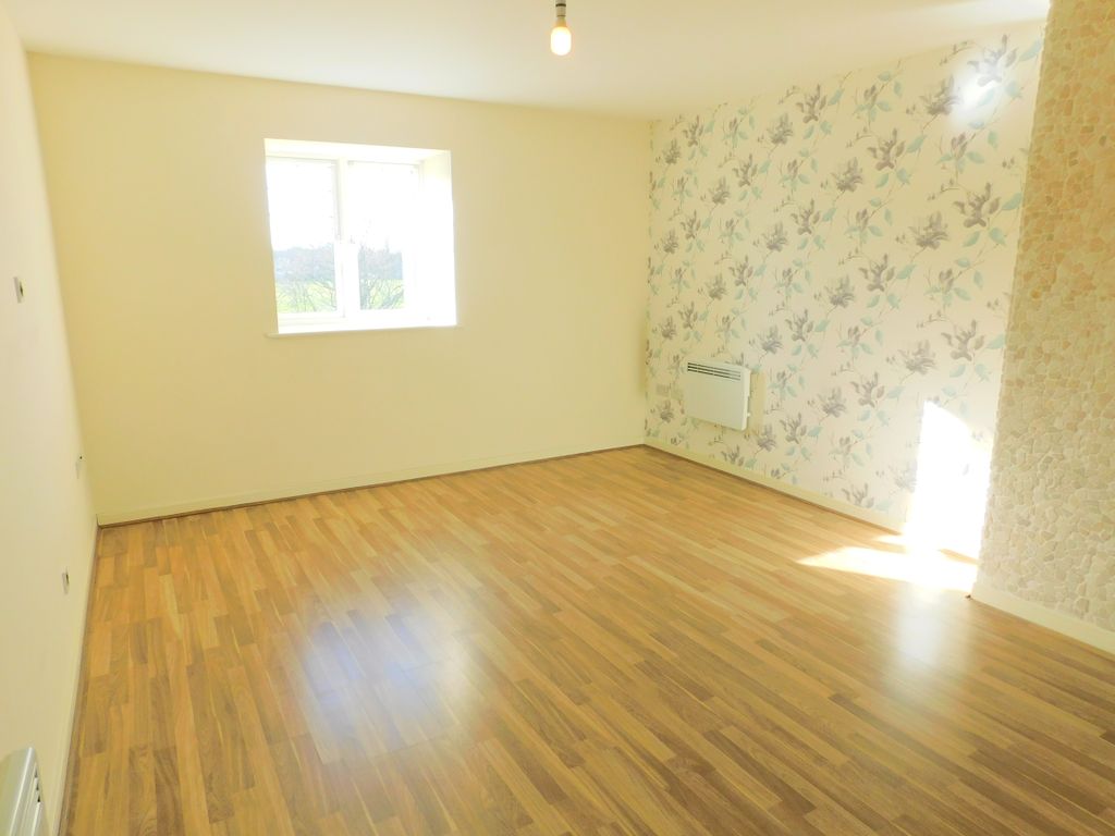 2 bed flat to rent in Field House, Schoolgate Drive, Morden, Surrey SM4