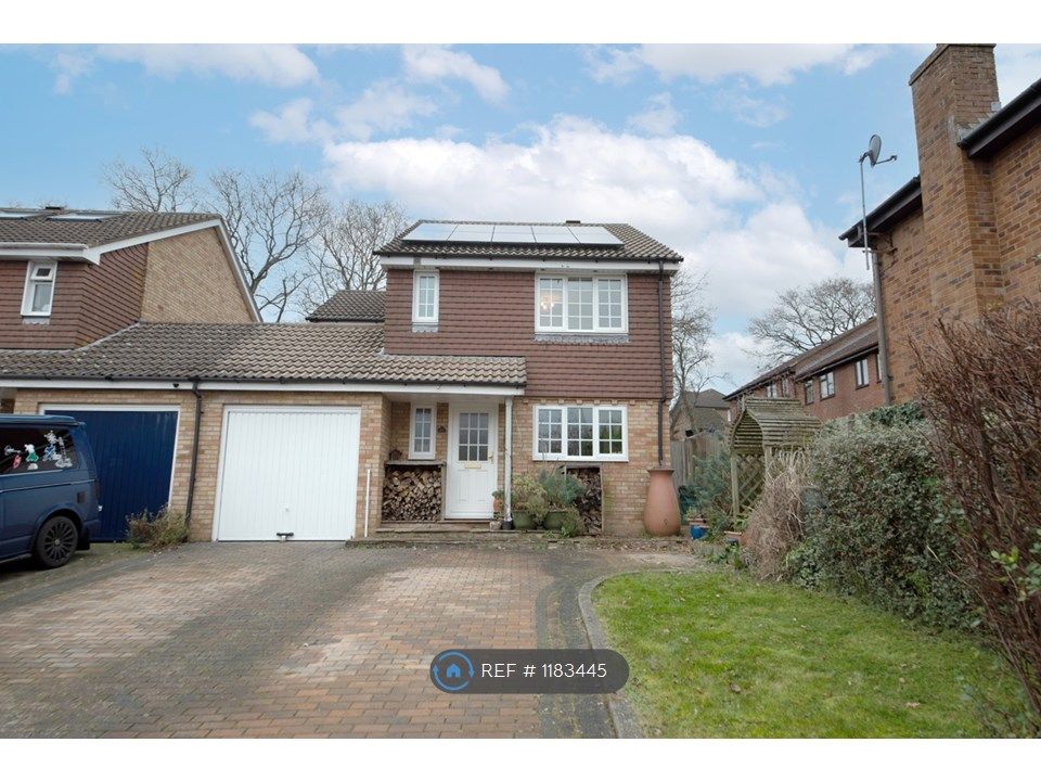 4 bed detached house to rent in Stockbridge Close, Chineham