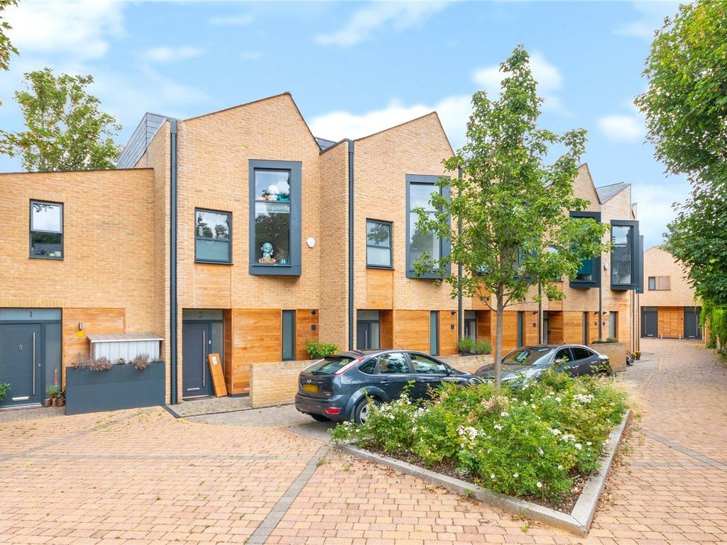 4 bed terraced house to rent in Avonley Road, New Cross SE14, £2,750 pcm Zoopla