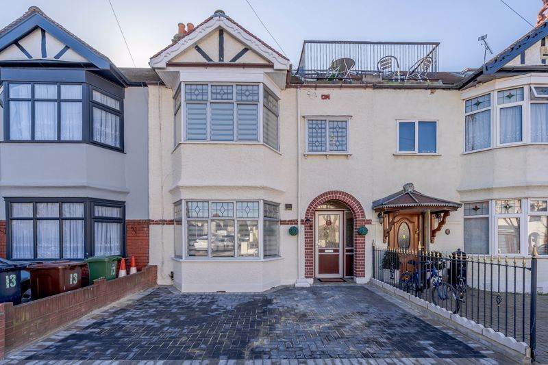 5 bed terraced house for sale in Felhurst Crescent, Dagenham RM10 Zoopla