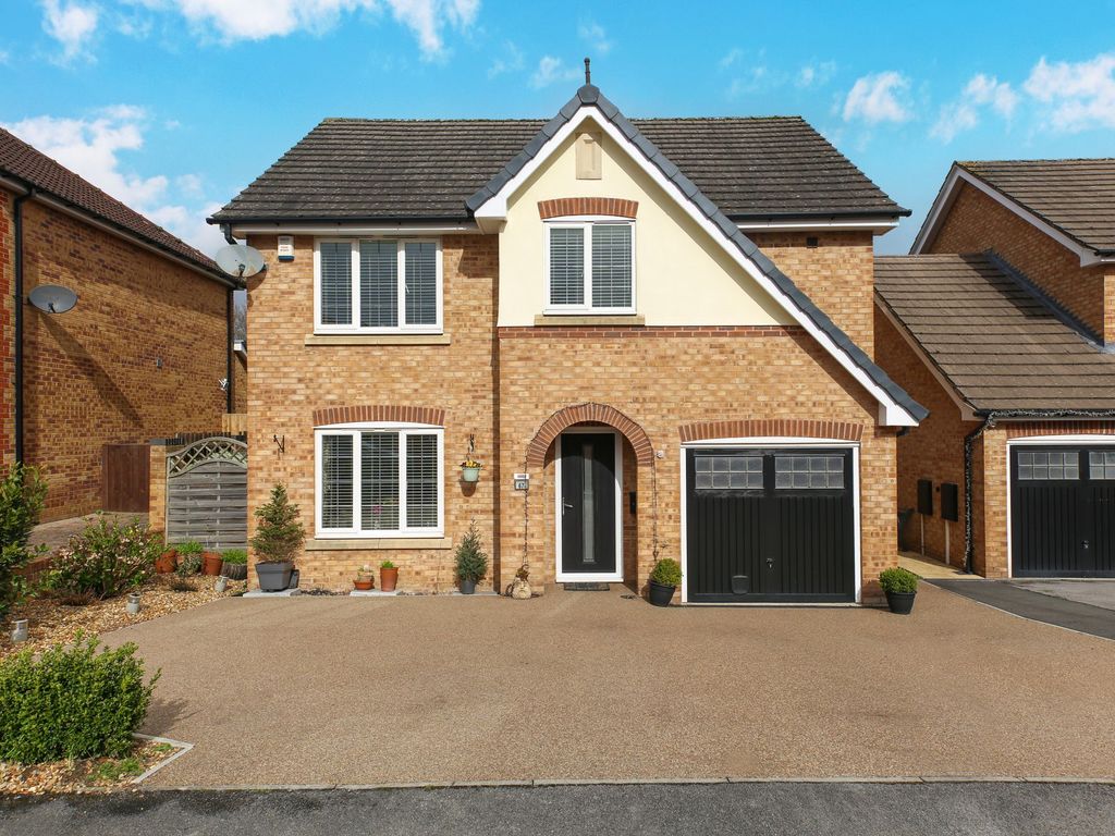4 bed detached house for sale in Foxbrook Drive, Chesterfield S40, £