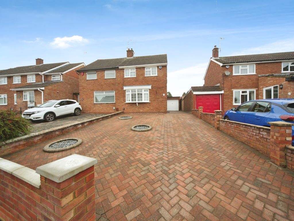 2 bed semidetached house for sale in Leathwaite Close, Luton LU3, £290,000 Zoopla