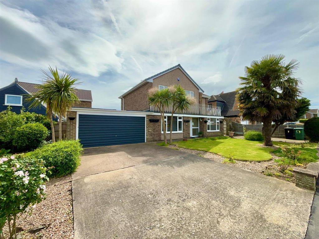 4 bed detached house for sale in Cotswold Drive, Garforth, Leeds LS25