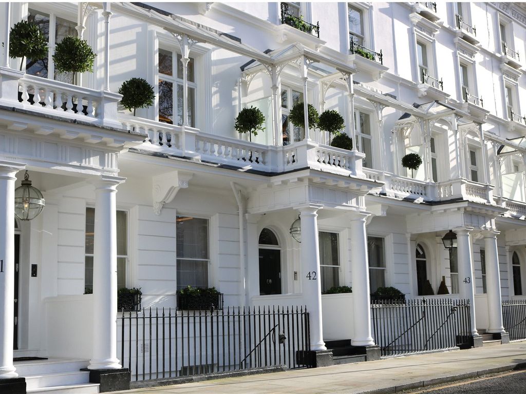 7 bed terraced house for sale in Cadogan Place, Knightsbridge, London