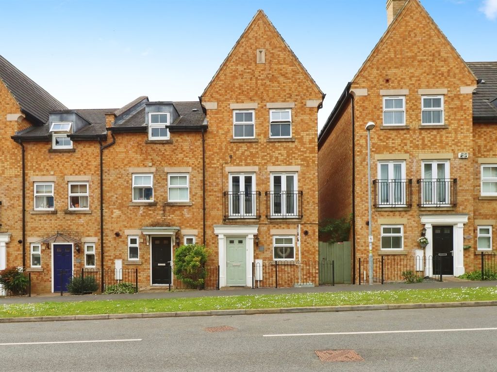 3 bed end terrace house for sale in Roman Road, Corby NN18, £270,000