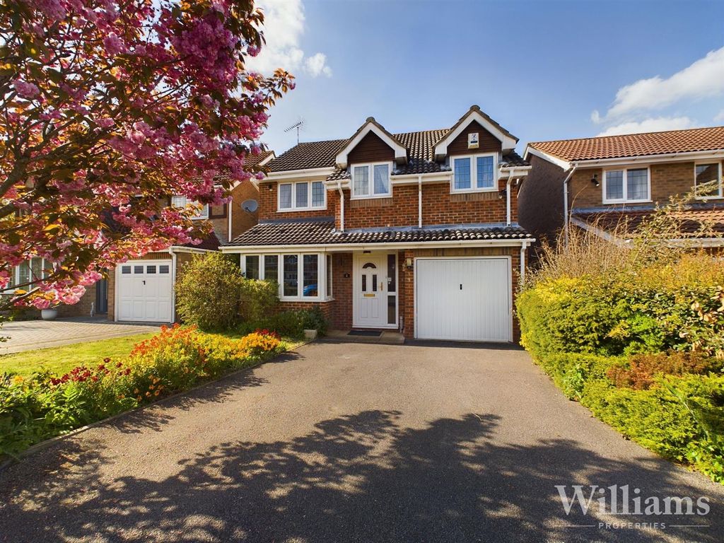 4 bed detached house for sale in Carters Ride, Stoke Mandeville, Aylesbury HP22 Zoopla