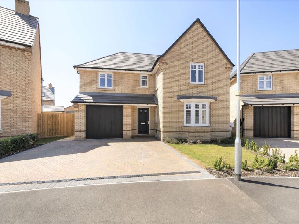 4 bed detached house for sale in Peregrine Way, Wixams, Bedfordshire