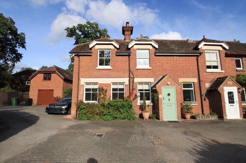 2 bed semidetached house to rent in Botley Road, Curdridge