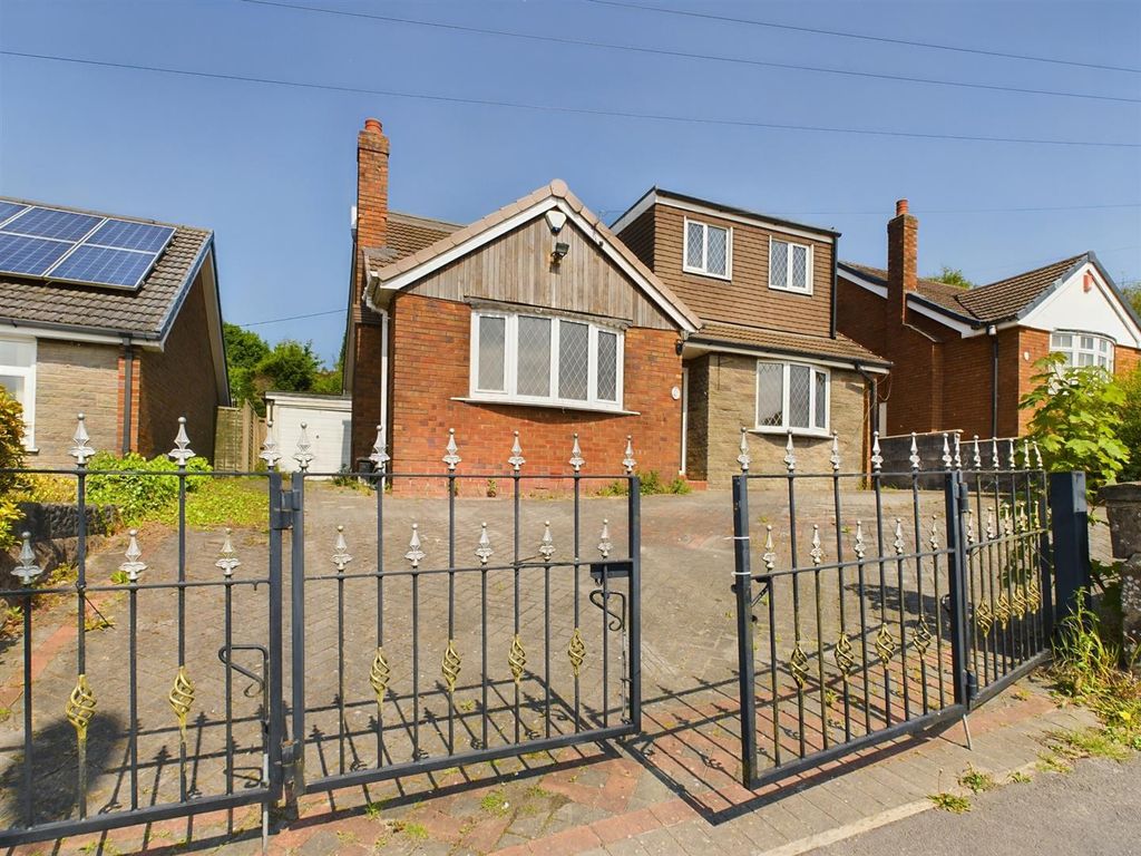 4 bed property for sale in Mow Cop Road, Mow Cop, StokeOnTrent ST7