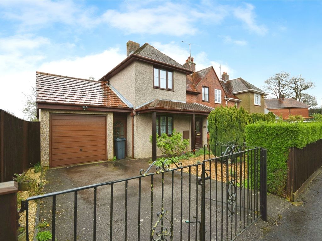4 bed semidetached house for sale in Beech Road, Reading RG2, £450,000
