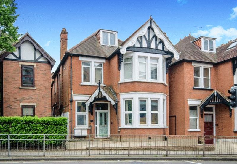 2 bed flat to rent in Lowlands Road, HarrowOnTheHill, Harrow HA1