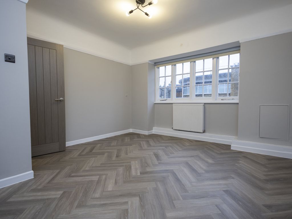 2 bed flat to rent in Richmond Hill, Bournemouth BH2, £1,300 pcm Zoopla