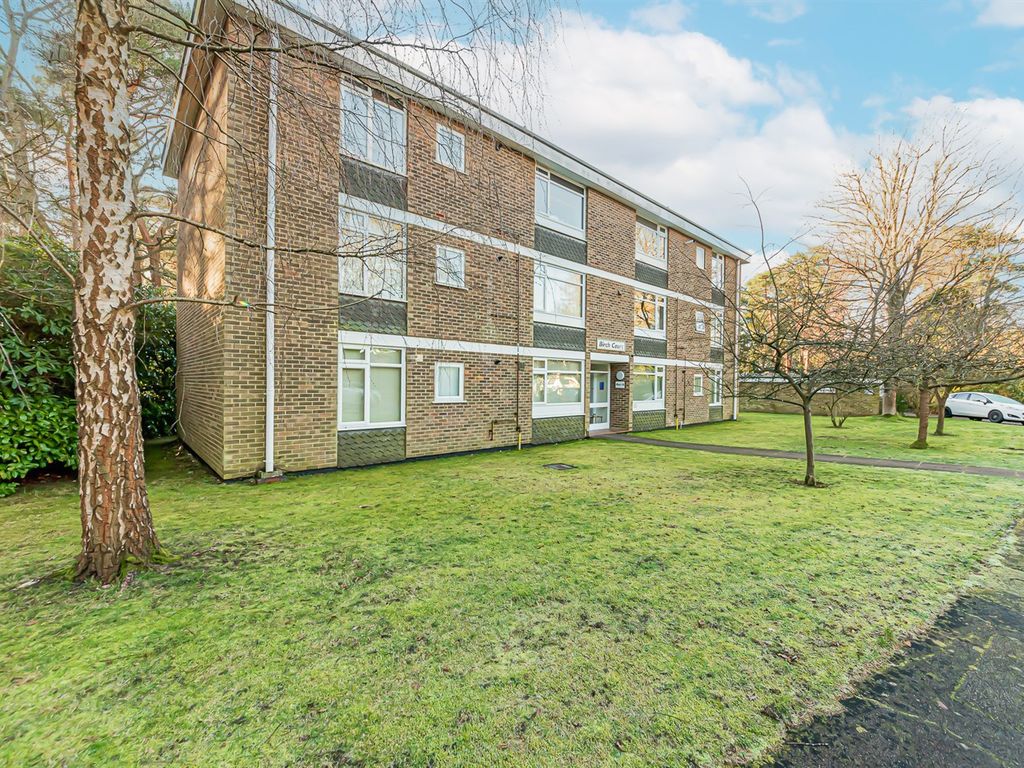 2 bed flat to rent in Birchside, Crowthorne RG45, £1,395 pcm Zoopla