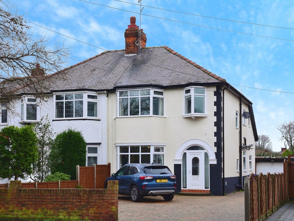 3 bed semidetached house for sale in Kingston Road, Willerby, Hull