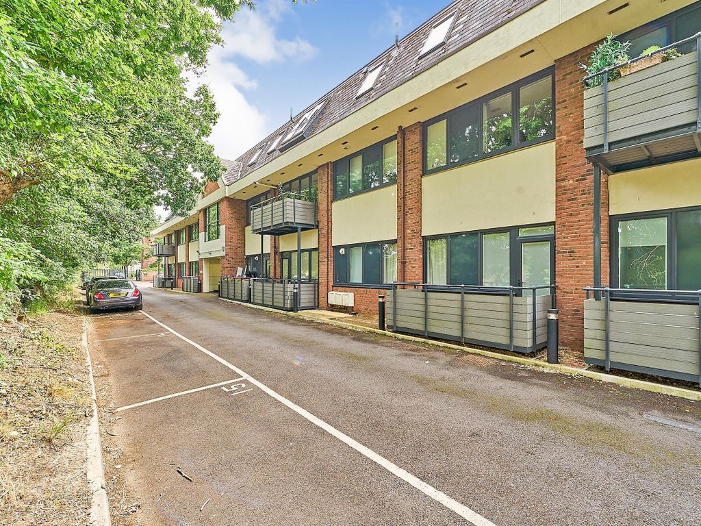 1 bed flat for sale in Challenge Court, Leatherhead KT22 Zoopla