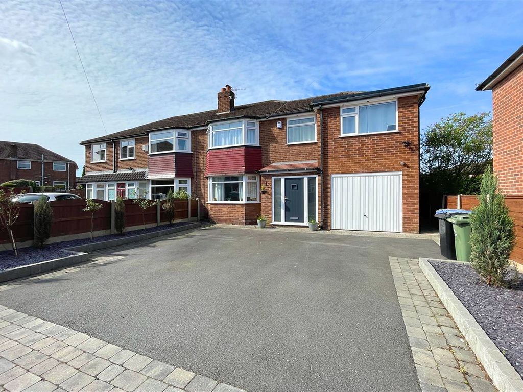 4 bed semidetached house for sale in Chetwynd Close, Sale M33 Zoopla