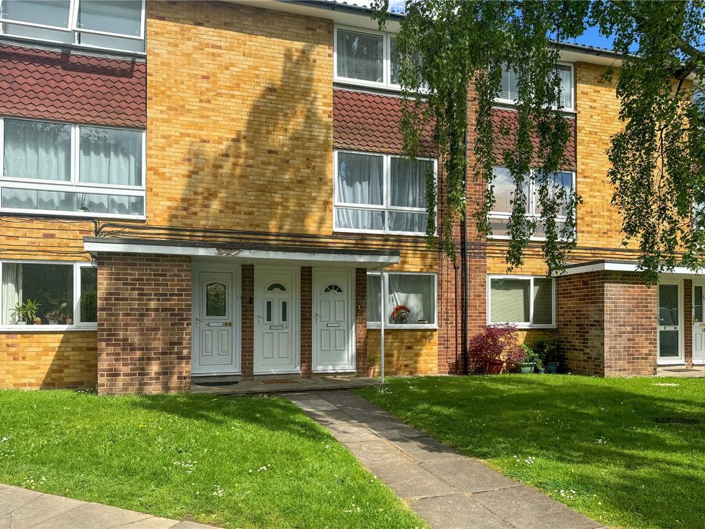 2 bed flat to rent in Inglewood Court, Liebenrood Road, Reading