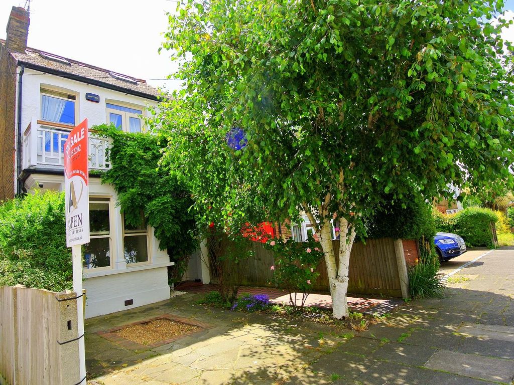 4 bed property for sale in Road, Ashford TW15, £730,000 Zoopla