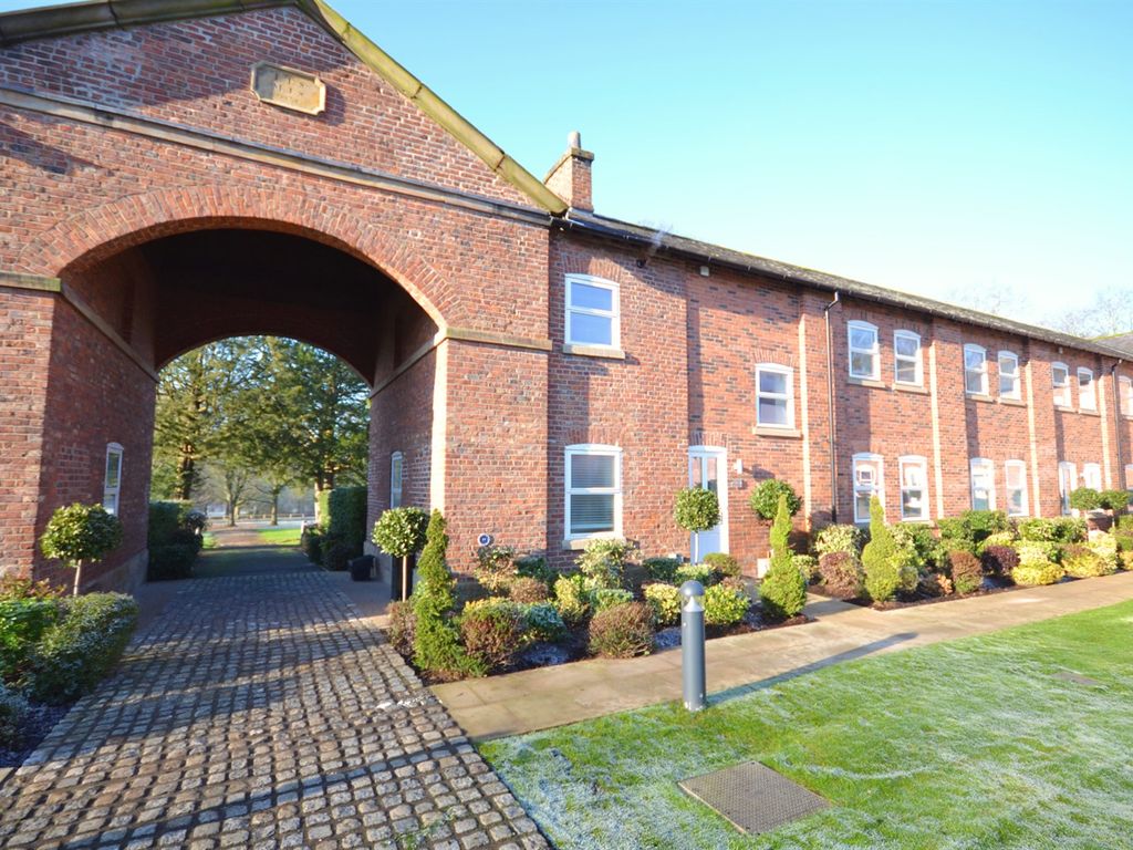 3 bed semidetached house for sale in West Courtyard, Alderley Park