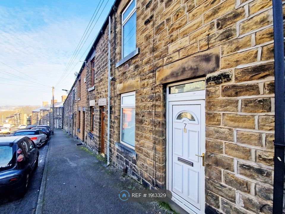 2 bed terraced house to rent in Vernon Street, Barnsley S71, £650 pcm