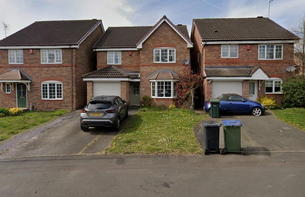 3 bed semidetached house to rent in Brackendale Drive, Walsall WS5