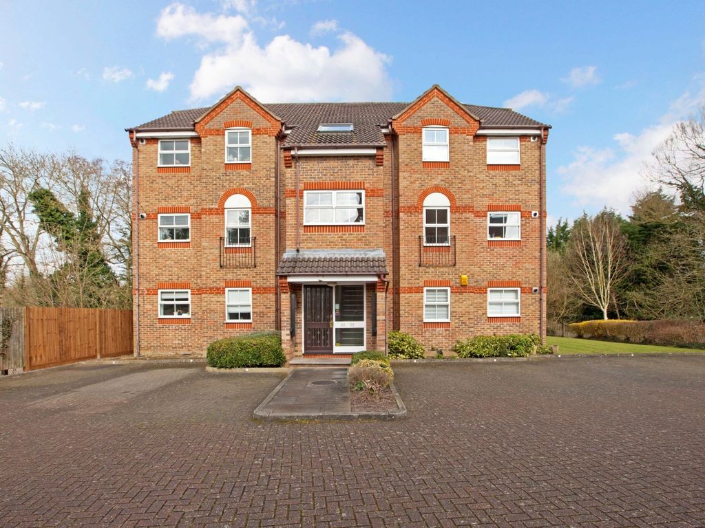 2 bed flat to rent in Salters Close, Rickmansworth WD3, £1,600 pcm Zoopla