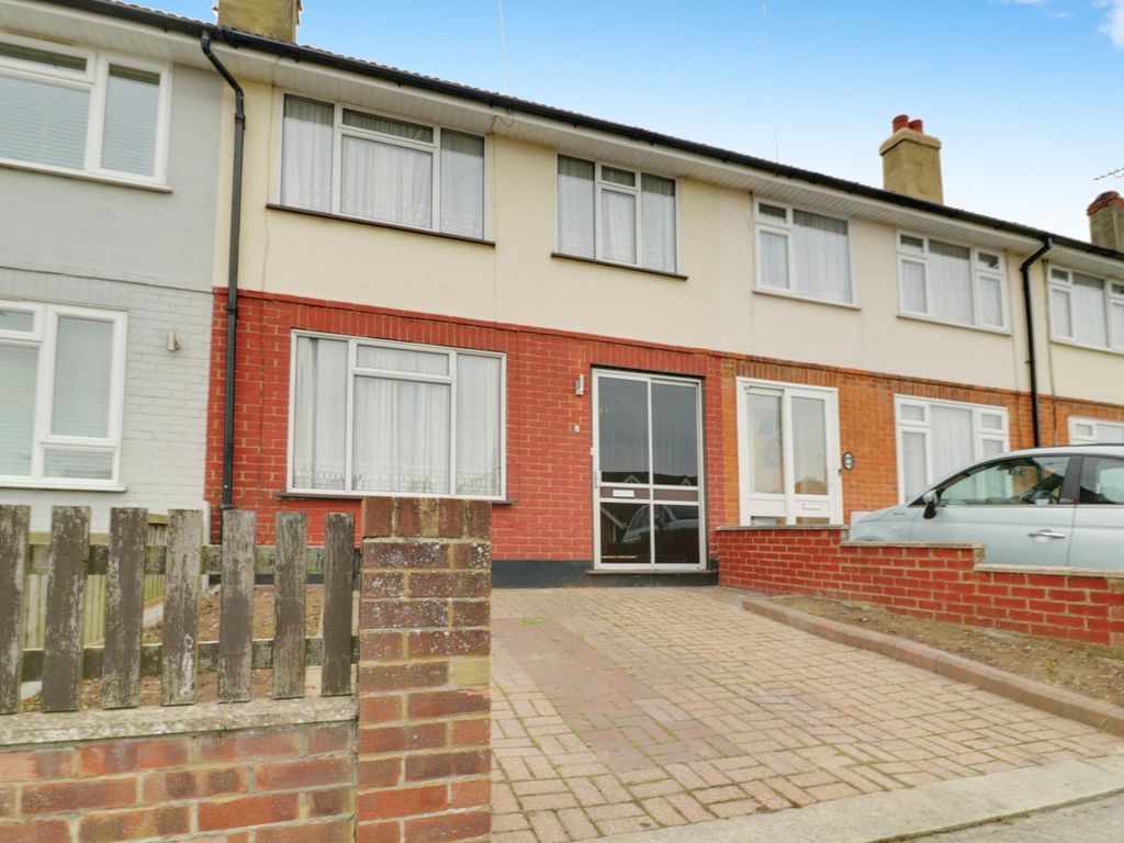 3 bed terraced house to rent in Bellhouse Crescent, LeighOnSea SS9, £