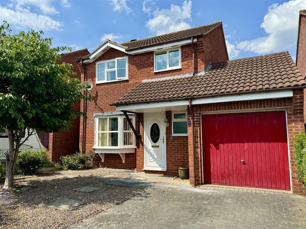3 bed detached house for sale in Campion Drive, Malvern WR14, £325,000