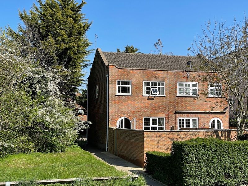 3 bed semidetached house for sale in Sadlers, Maidenhead SL6 Zoopla