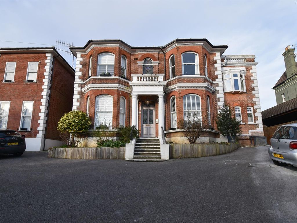 2 bed flat for sale in Laton Road, Hastings TN34, £165,000 Zoopla