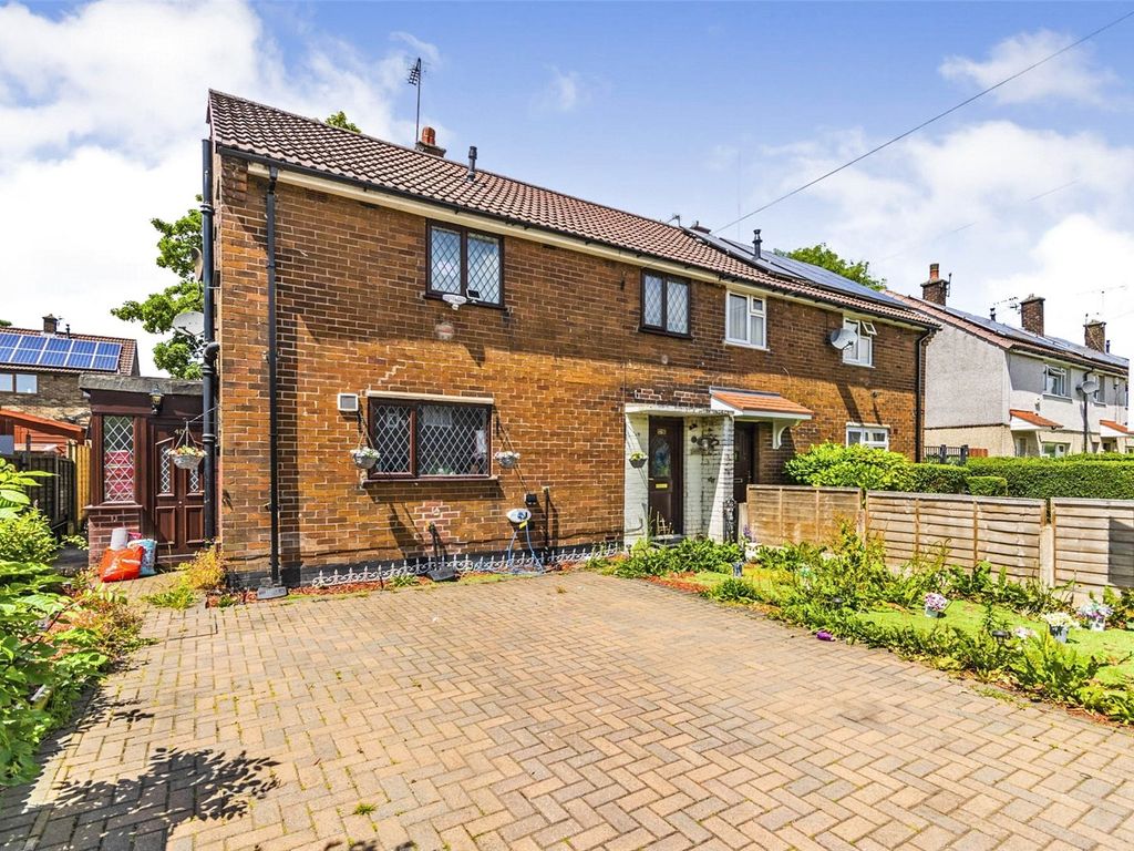 3 bed semidetached house for sale in Essex Road, Brinnington