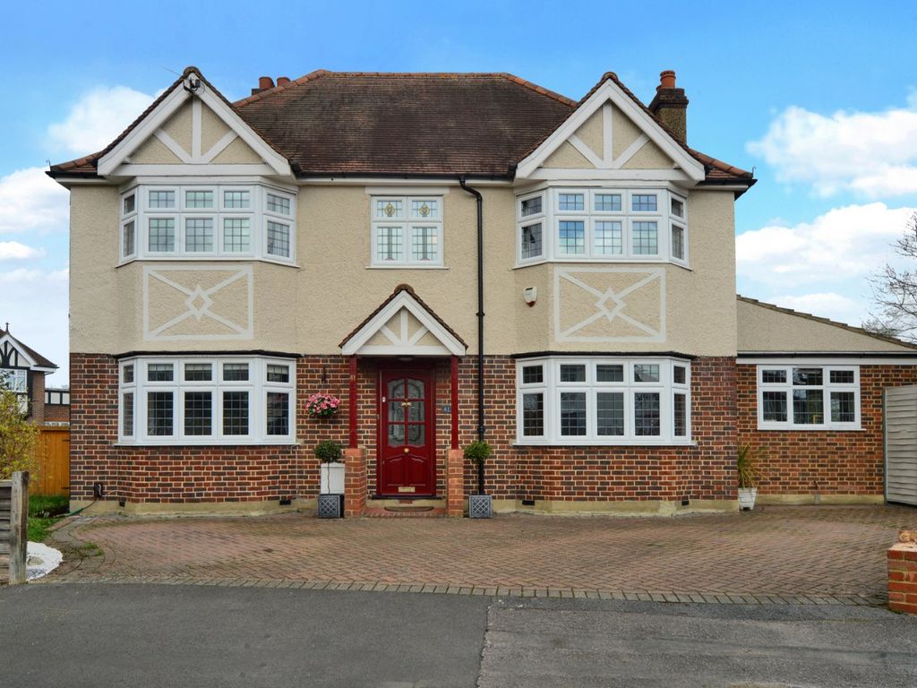 3 bed semidetached house for sale in Hazlemere Gardens, Worcester Park