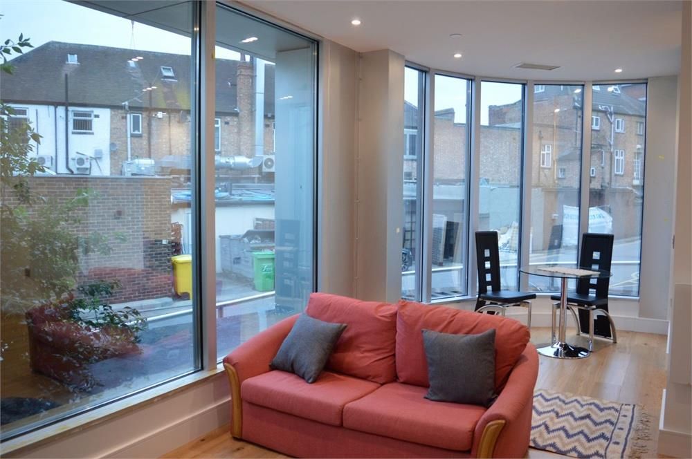 1 bed flat to rent in Staines Road, Hounslow TW3, £1,350 pcm Zoopla