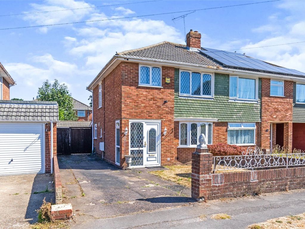 3 bed semidetached house for sale in Coxford Close, Southampton SO16